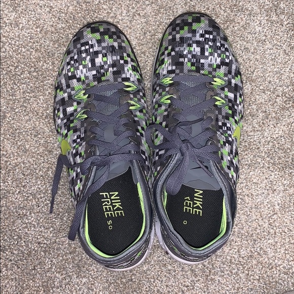 Size 7.5 woman’s NIKE shoes - Picture 7 of 7